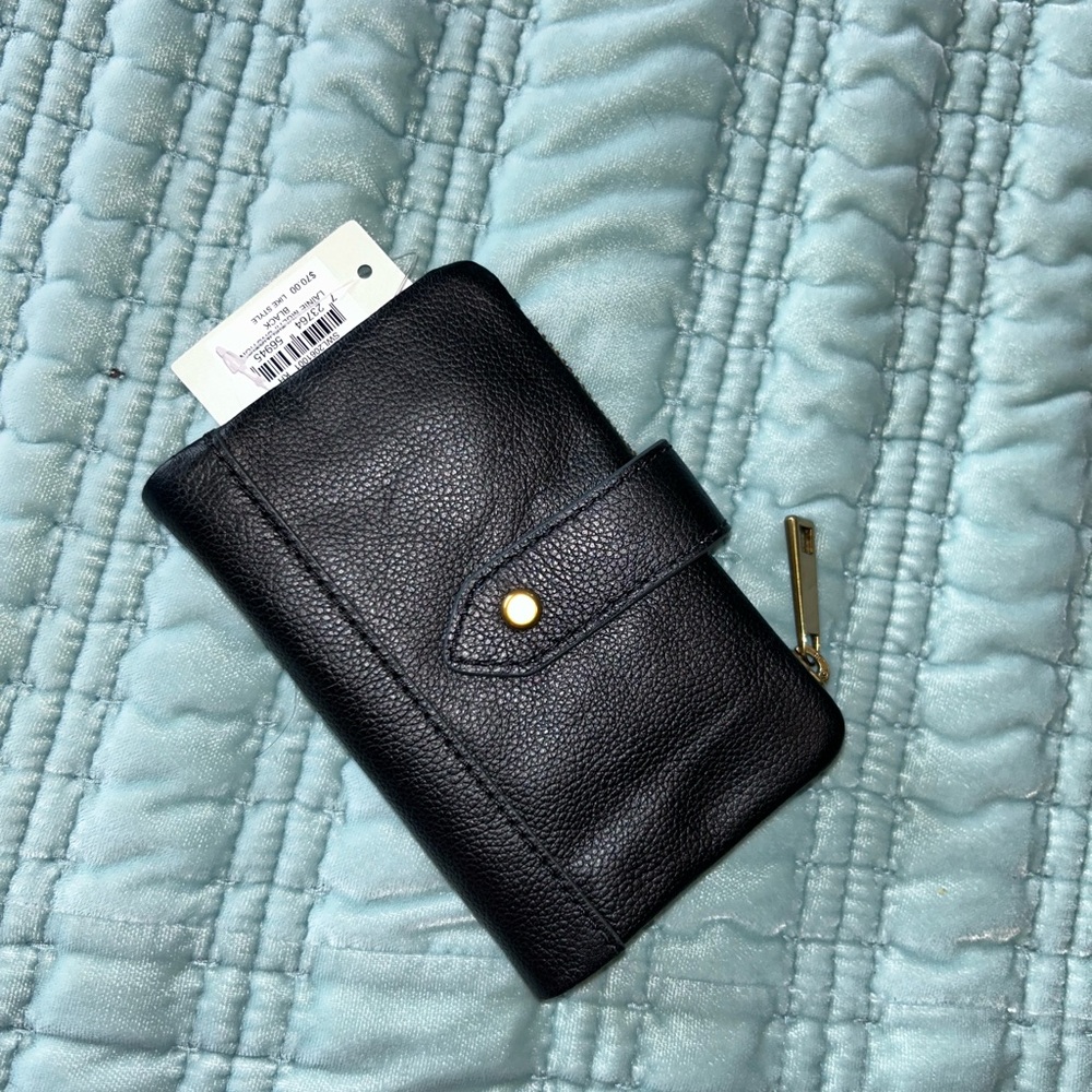 Fossile Black Leather Wallet with Gold Accent